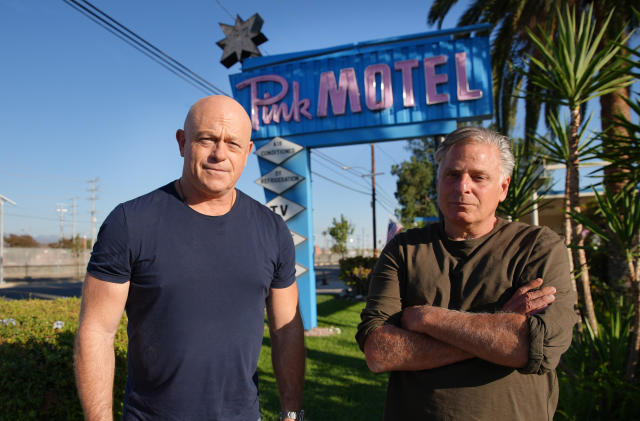 Ross Kemp meets animal trainer Mark Biancaniello who worked with Michael Jackson. (Rare TV Ltd)