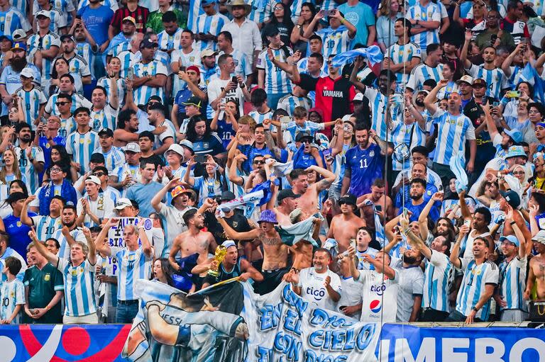 Los hinchas argentinos verán a su seleccionado esta vez en Miami, aunque con una mayoría de habituales suplentes, frente a Perú, en el tercer compromiso por la Copa América.