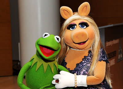 Kermit, Miss Piggy and more favorites return in 'Muppet Show' Reboot