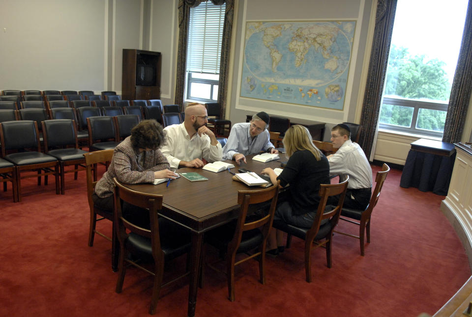 From left: Sharon Beth Kristal, Tom Jones, Dauster, Charlotte Ivancic, and Adam Samuel Roth conduct a Torah study group in 2007 in the Rayburn House Office Building. Dauster sees his rabbinical studies as an exercise in improving his budgetary expertise. (Photo: Tom Williams via Getty Images)