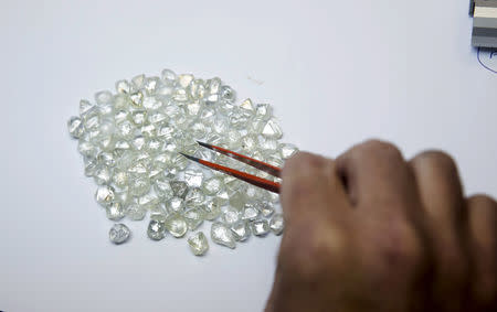 FILE PHOTO: Rough diamonds are displayed by a trader in Ramat Gan near Tel Aviv, Israel June 22, 2015. REUTERS/Baz Ratner/File Photo