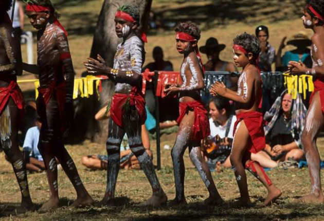 Australia's Aborigines participating in a traditional ceremony in Cape York: Alamy