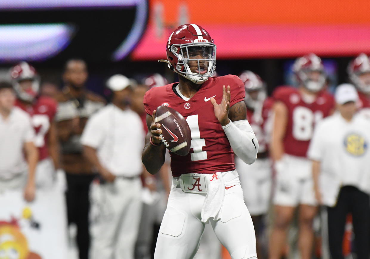 ATLANTA, GA - DECEMBER 02: Alabama Crimson Tide Quarterback Jalen Milroe (4) looks down field during the SEC Championship Game between the Georgia Bulldogs and the Alabama Crimson Tide on December 02, 2023, at Mercedes-Benz Stadium in Atlanta, GA. (Photo by Jeffrey Vest/Icon Sportswire via Getty Images)