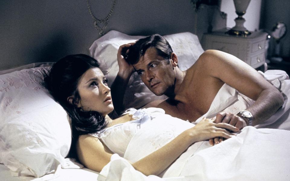 Jane Seymour and Roger Moore in James Bond: Live and Let Die in 1973 - www.Alamy.com