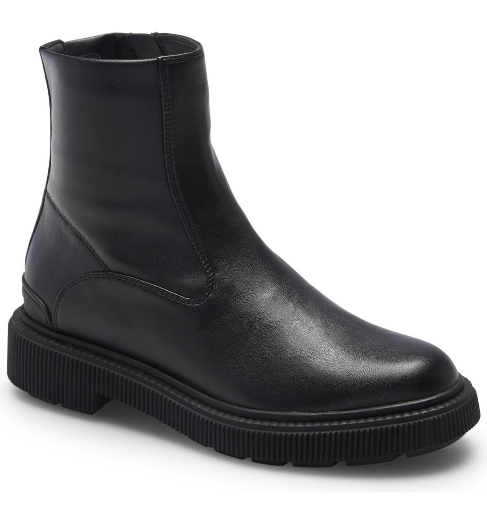 Black chunky boot