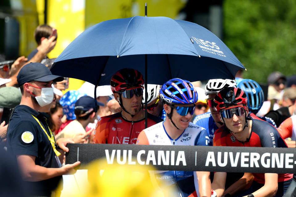 Omar Fraile shelters under an umbrella at the Tour de France 2023
