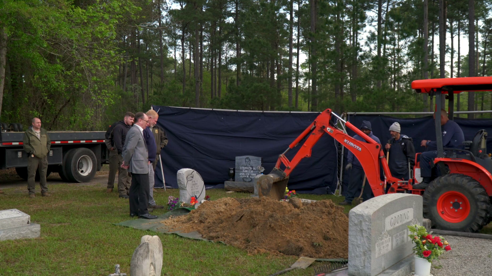 Stephen Smith's exhumation on March 31, 2023. / Credit: LunaShark Media