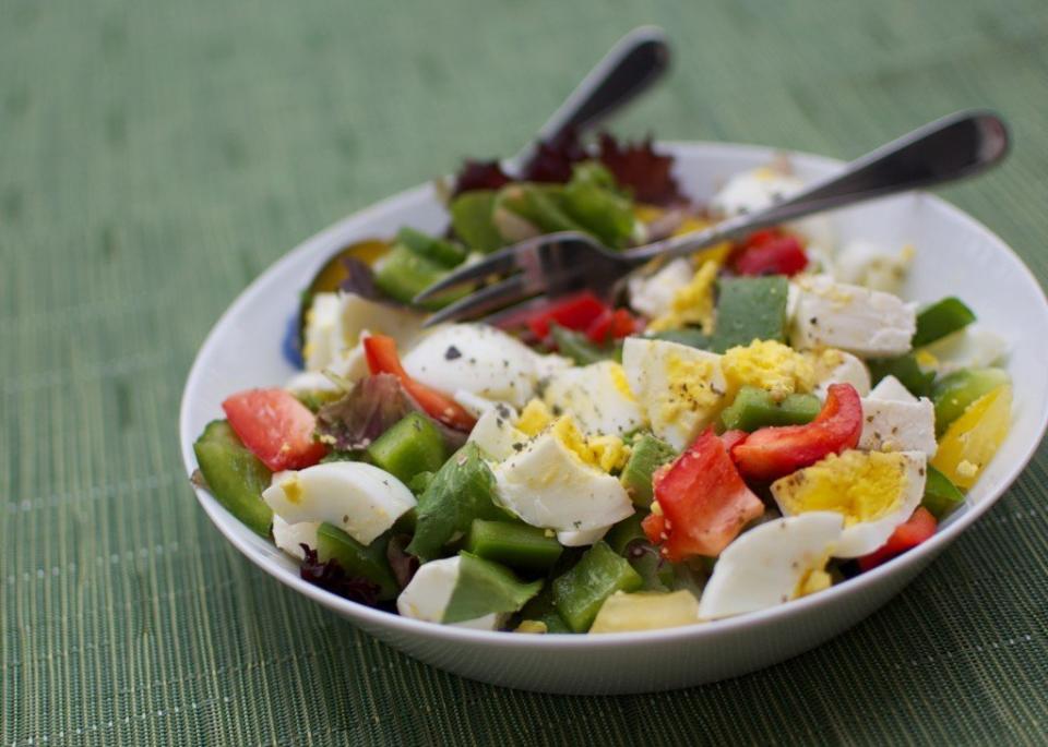 Why not eat a salad for suhoor? Hard-boil a few eggs, depending on how many people are in your household. You can eat this over few days -- just store the boiled eggs in the fridge in their shells. <br> <br> --Nour Zibdeh <br> <br> <a href="http://www.nourzibdeh.com/2012/11/07/egg-salad-for-breakfast/" target="_blank">Get the recipe here. </a>