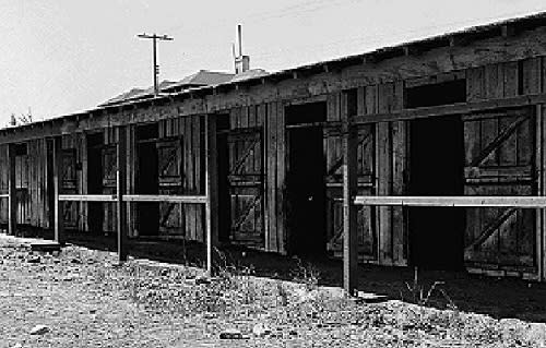 Stalls_at_Tanforan400