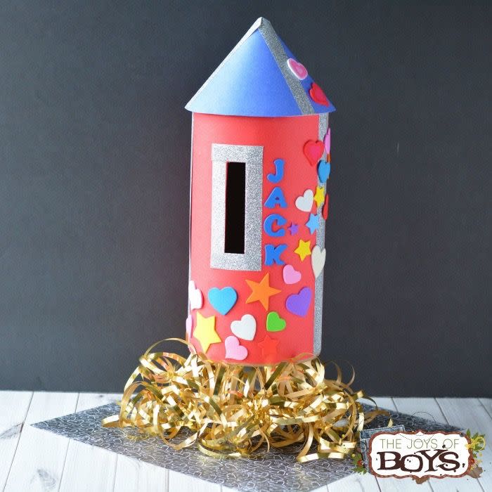 rocket ship diy valentines day boxes