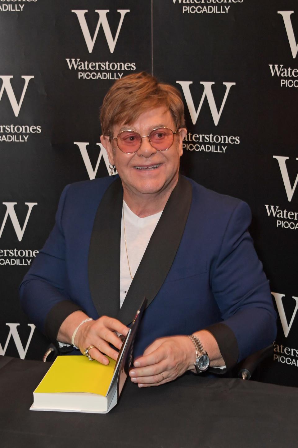 <h1 class="title">Elton John Signs Copies Of His Autobiography 'Me' For Fans At Waterstones Piccadilly</h1><cite class="credit">David M. Benett</cite>