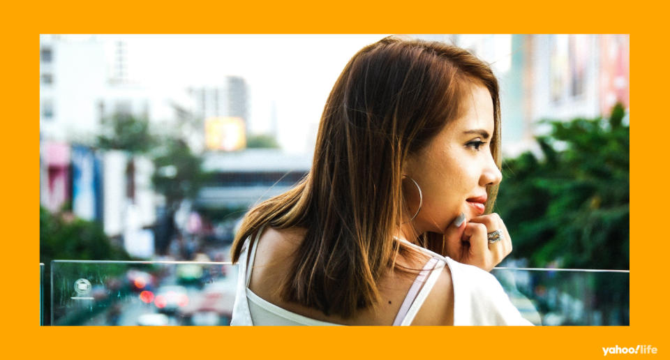 To her surprise, she felt lonely in New York. Posed by model. (Yahoo Life UK/Getty Images)