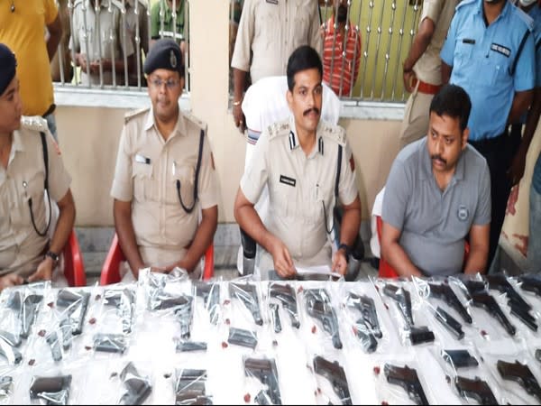 Asansol police with the seized firearms (Photo/ANI)