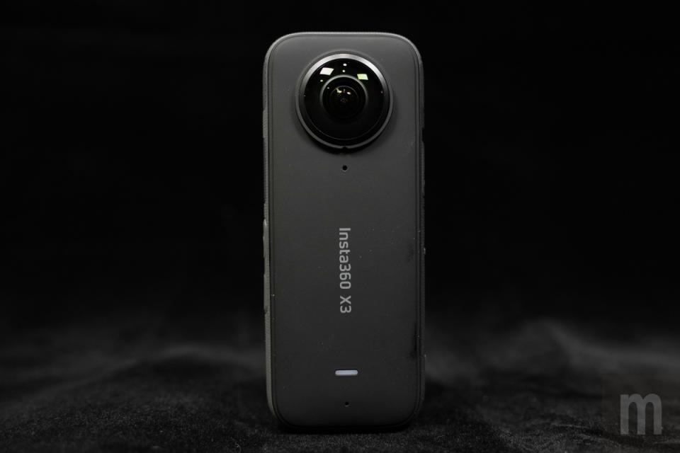 ▲正面看起來與2020年推出的Insta360 One X2十分相似