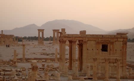 A general view shows the temple of Baal Shamin in the historical city of Palmyra, Syria October 22, 2009. REUTERS/Stringer