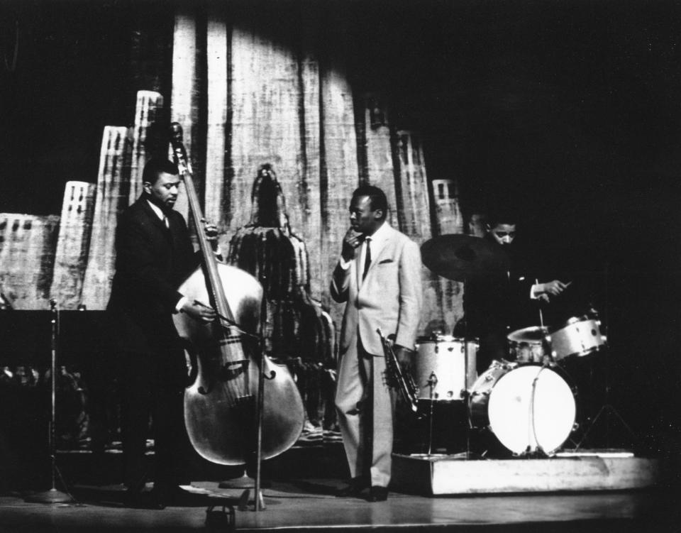 With Miles Davis and the bassist Paul Chambers at the Apollo in New York in 1960 - Herb Snitzer/Michael Ochs Archives/Getty Images