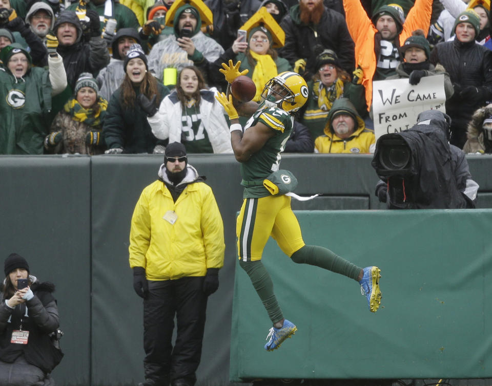 Green Bay Packers wide receiver Davante Adams makes a catch for a touchdown during the first half of an NFL football game against the Arizona Cardinals, Sunday, Dec. 2, 2018, in Green Bay, Wis. (AP Photo/Jeffrey Phelps)