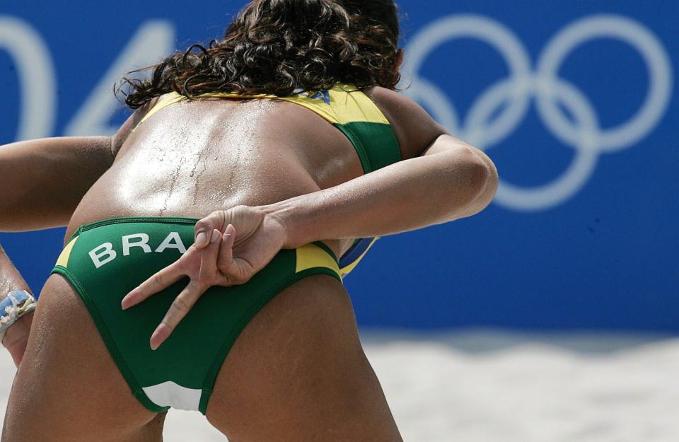 ATHENS, GREECE - AUGUST 15: Beachvolleyball / Frauen: Olympische Spiele Athen 2004, Athen; PAULA/PIRES /BRA - HAKEDAL/TORLEN / NOR; Ana PAULA / BRA 15.08.04. (Photo by Alexander Hassenstein/Bongarts/Getty Images)