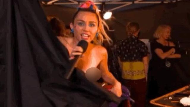 Miley Cyrus Exposed Her Nipple Live During the 2015 VMAs! - Yahoo Sports