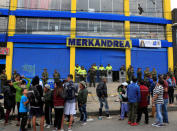 Colombian police and soldiers guard a supermarket supposedly linked to FARC in Bogota, Colombia February 21, 2018. REUTERS/Jaime Saldarriaga