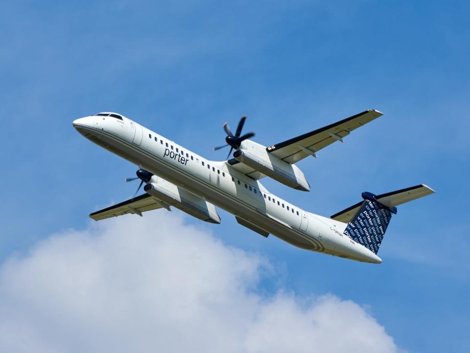 A Porter Airlines Bombardier Q400 - Porter Airlines Bombardier Q400