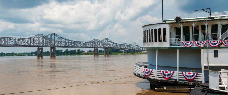 Detail of a steamer boat and the bridge over the Mississippi River near the city of Natchez, Mississippi, USA