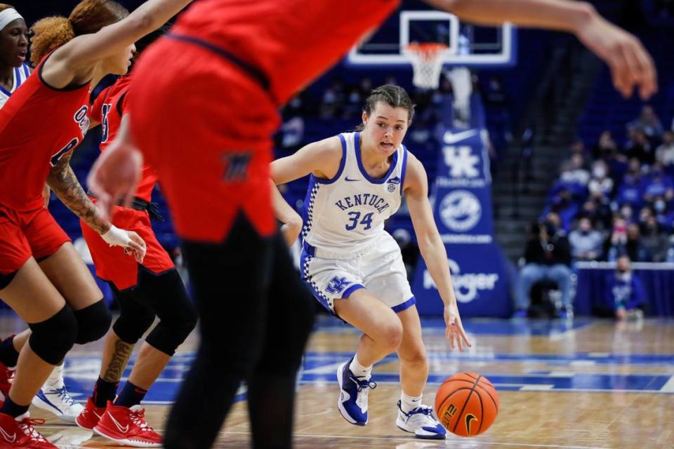 Kentucky’s Emma King (34) dribbled the ball into the paint against Mississippi. The reserve had five points and one assist in 16 minutes.