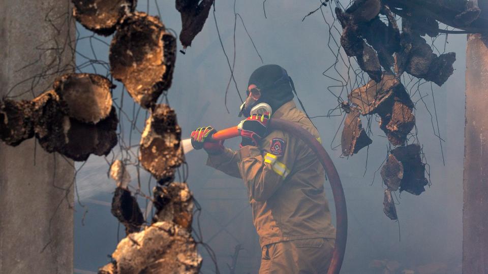 Die Brände haben historische Ausmaße angenommen. (Bild: Marios Lolos/Xinhua/dpa) 