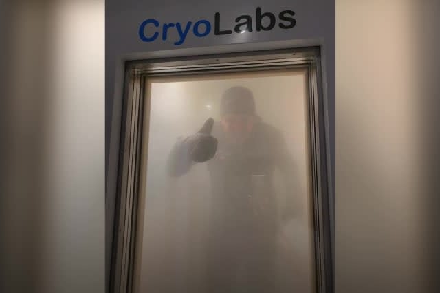 Extreme adventurer completes first ever marathon in a cryochamber