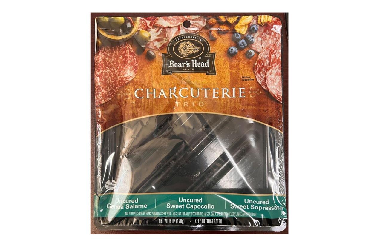 https://www.fsis.usda.gov/sites/default/files/food_label_pdf/2023-01/recall_labels_%20001-2023.pdf hed: 50,000 Pounds of Sausage Often Used for Charcuterie Boards Recalled Over Possible Listeria Contamination