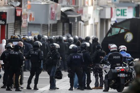 Members of French special police forces of the Research and Intervention Brigade (BRI) are seen near a raid zone in Saint-Denis, near Paris, France, November 18, 2015 during an operation to catch fugitives from Friday night's deadly attacks in the French capital. REUTERS/Christian Hartmann