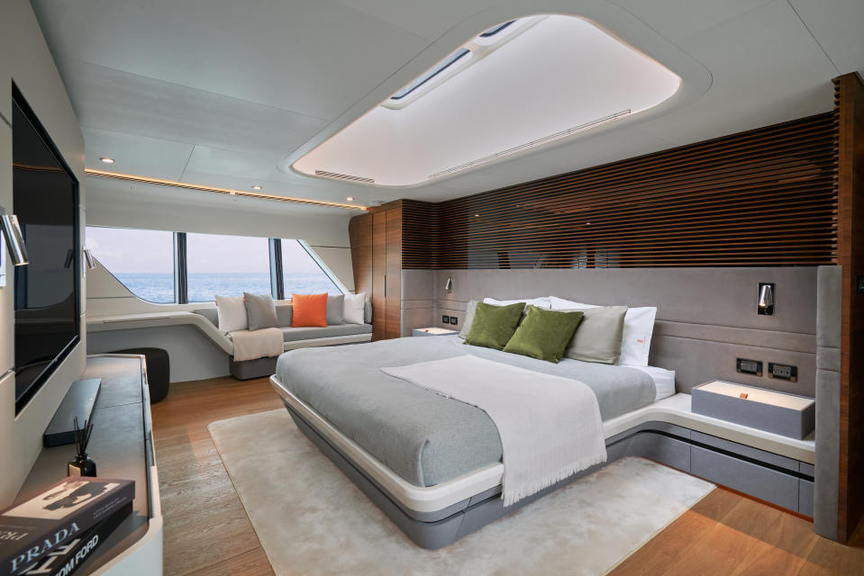 Full-beam main suite with built-in skylight.