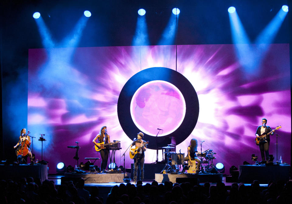 Jason Mraz with Raining Jane in Atlanta, Georgia, September 2014 (Dan Harr/Invision/AP)