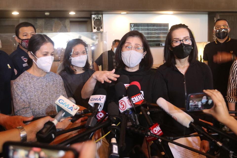 Pinky Aquino-Abellada (C) gestures after reading the family statement on the death of their brother former president Benigno Aquino, at a memorial park in Manila (AFP via Getty Images)