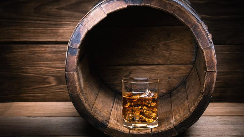 whiskey wood barrel