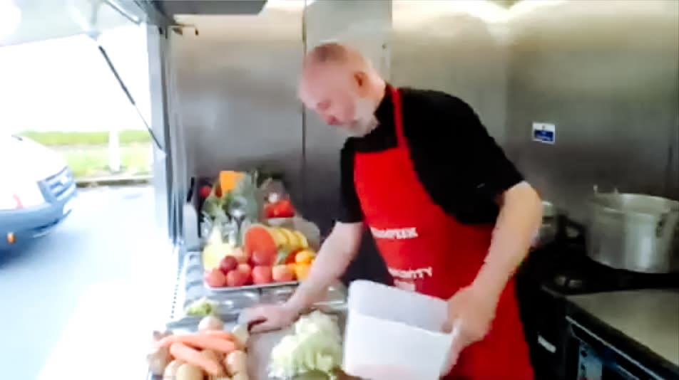 He gave the prince a virtual tour of the food van. (Kensington Palace)