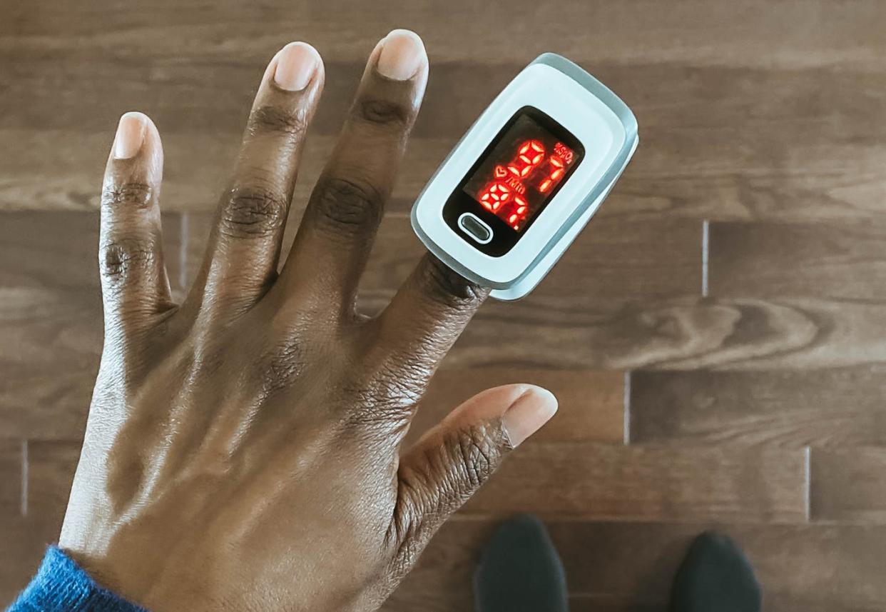 <span class="caption">A pulse oximeter measures a person's blood oxygen saturation level and heart rate.</span> <span class="attribution"><a class="link " href="https://www.gettyimages.com/detail/photo/woman-uses-pulse-oximeter-royalty-free-image/1260731449?adppopup=true&uiloc=thumbnail_similar_images_adp&uiloc=thumbnail_same_series_adp" rel="nofollow noopener" target="_blank" data-ylk="slk:Grace Cary via Getty Images;elm:context_link;itc:0;sec:content-canvas">Grace Cary via Getty Images</a></span>