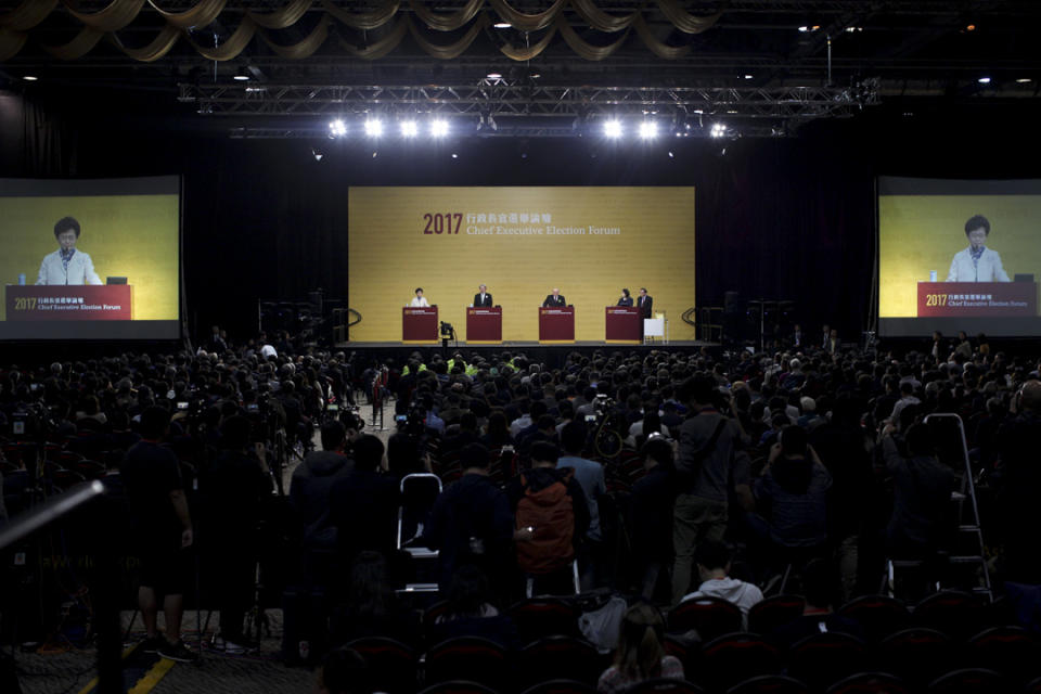 特首候選人曾俊華、林鄭月娥、胡國興出席建制派及民主派選委合辦的行政長官選舉論壇。