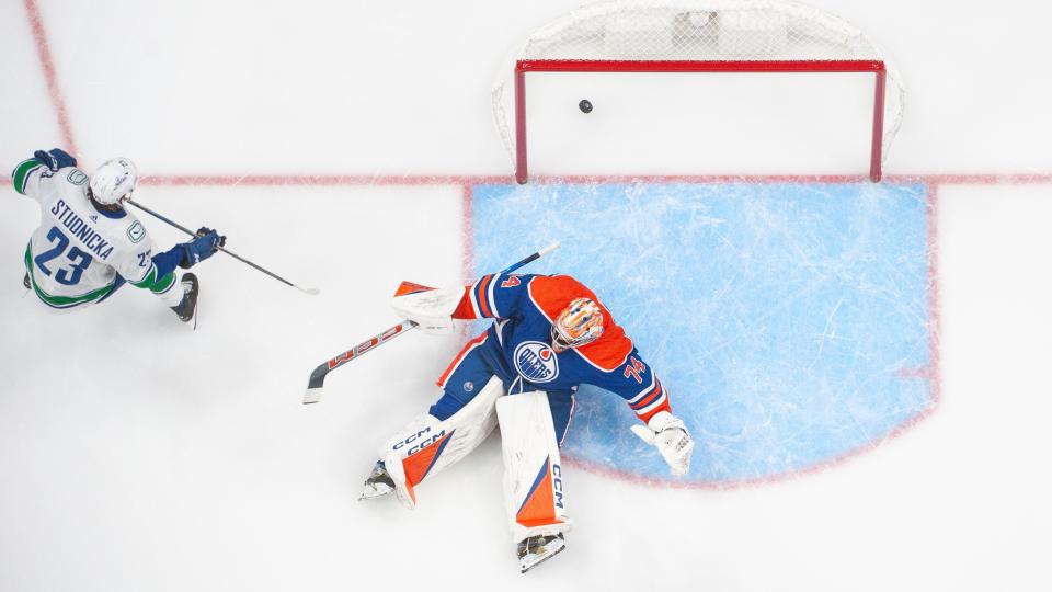 The Edmonton Oilers have not gotten reliable goaltending early in the season. (Andy Devlin/NHLI via Getty Images)