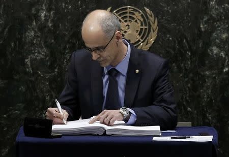 Prime Minister of Andorra Antoni Marti signs the Paris Agreement on climate change at the United Nations Headquarters in Manhattan, New York, U.S., April 22, 2016. REUTERS/Mike Segar