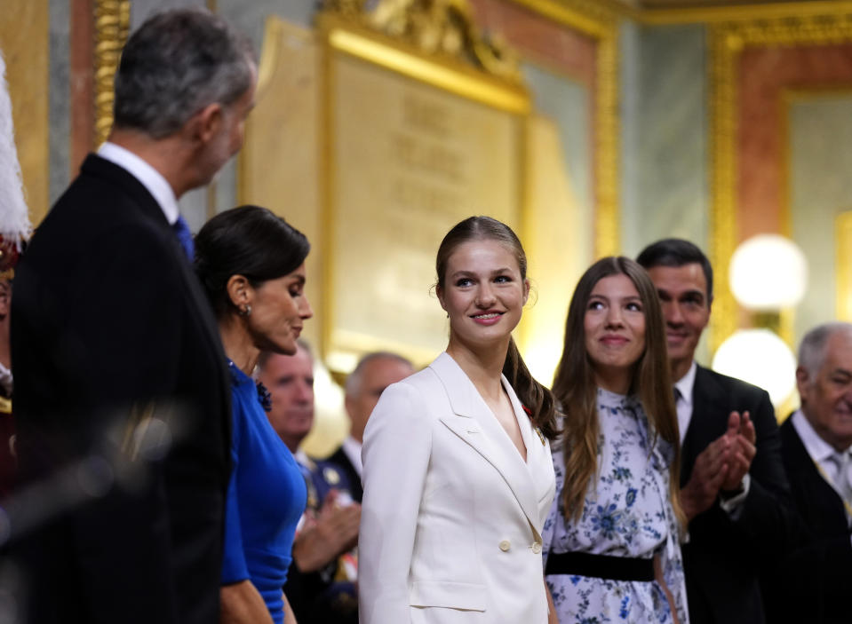 Princess Leonor, center, stands next to Spanish King Felipe VI and Queen Letizia, while swearing allegiance to the Constitution during a gala event that makes her eligible to be queen one day, in Madrid on Tuesday, Oct. 31 2023. The heir to the Spanish throne, Princess Leonor, is to swear allegiance to the Constitution on her 18th birthday Tuesday, in a gala event that paves the way to her becoming queen when the time comes. Leonor is the eldest daughter of King Felipe and Queen Letizia. (AP Photo/Manu Fernandez)