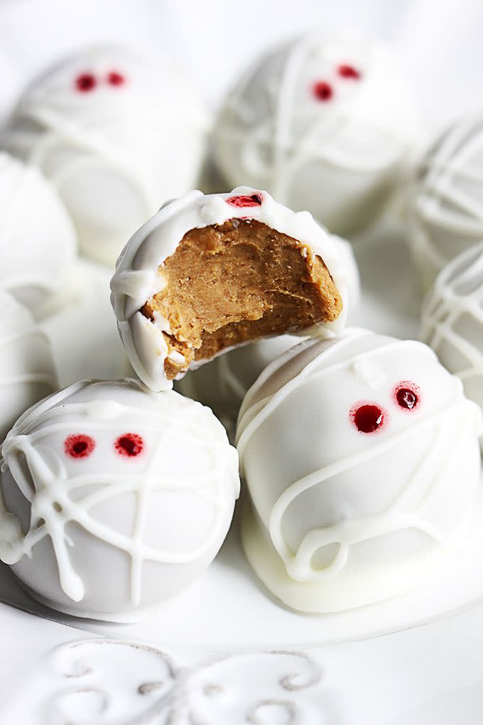 <p>These "mummies" are the perfect thing to bring to a fall dinner party, particularly around Halloween time. They're also completely no-bake!</p><p><strong>Get the recipe at <a href="https://www.lecremedelacrumb.com/pumpkin-cheesecake-truffle-mummies-bake/" rel="nofollow noopener" target="_blank" data-ylk="slk:Creme de la Crumb;elm:context_link;itc:0;sec:content-canvas" class="link ">Creme de la Crumb</a>. </strong></p>