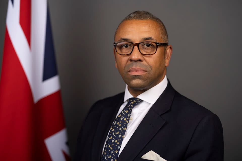 英國國會在外交大臣柯維立（James Cleverly）（圖）訪問中國前公布報告，首度在官方文件稱「台灣是獨立國家」。   圖：取自英國外交部官網（資料照）