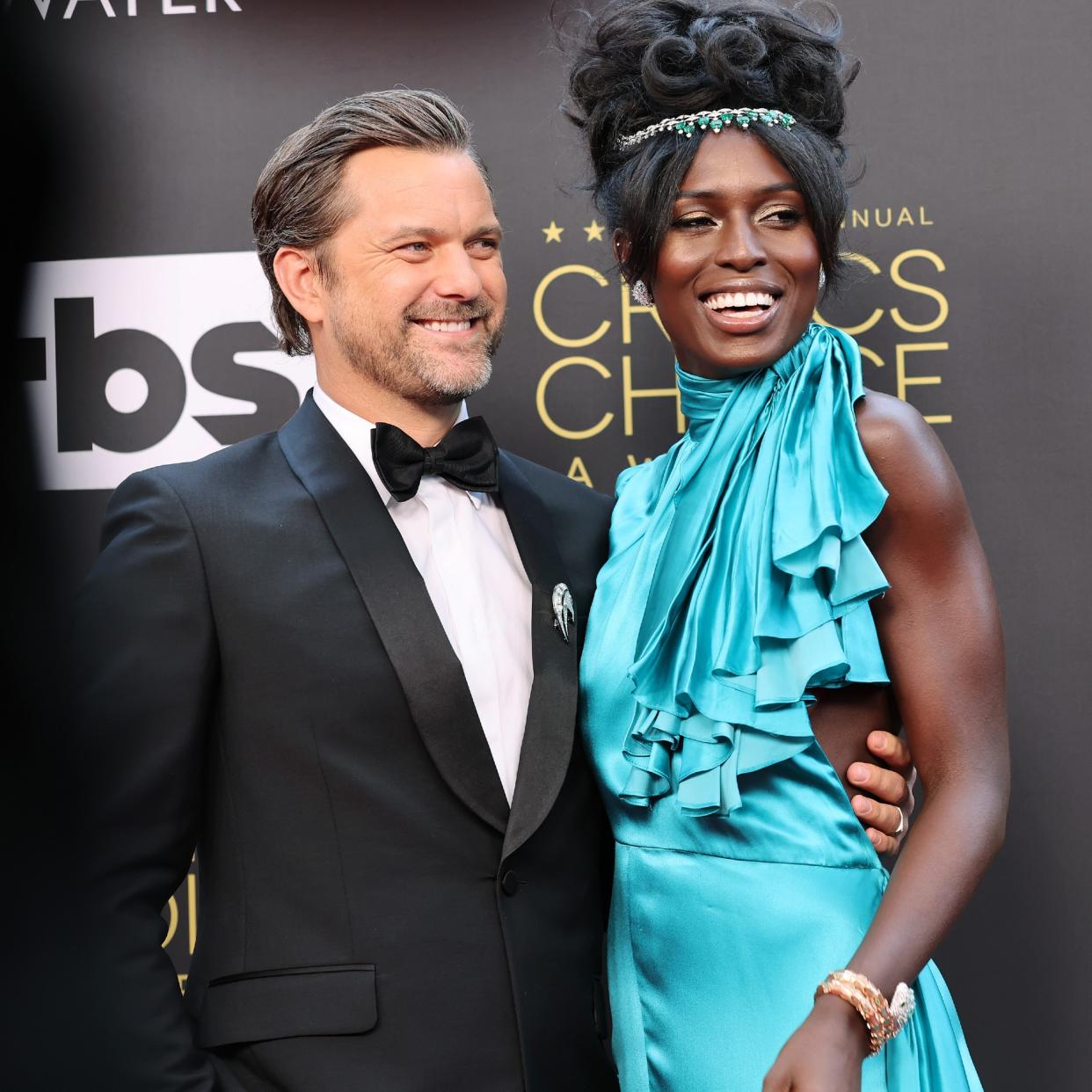  Jodie Turner-Smith and Joshua Jackson at an event. 