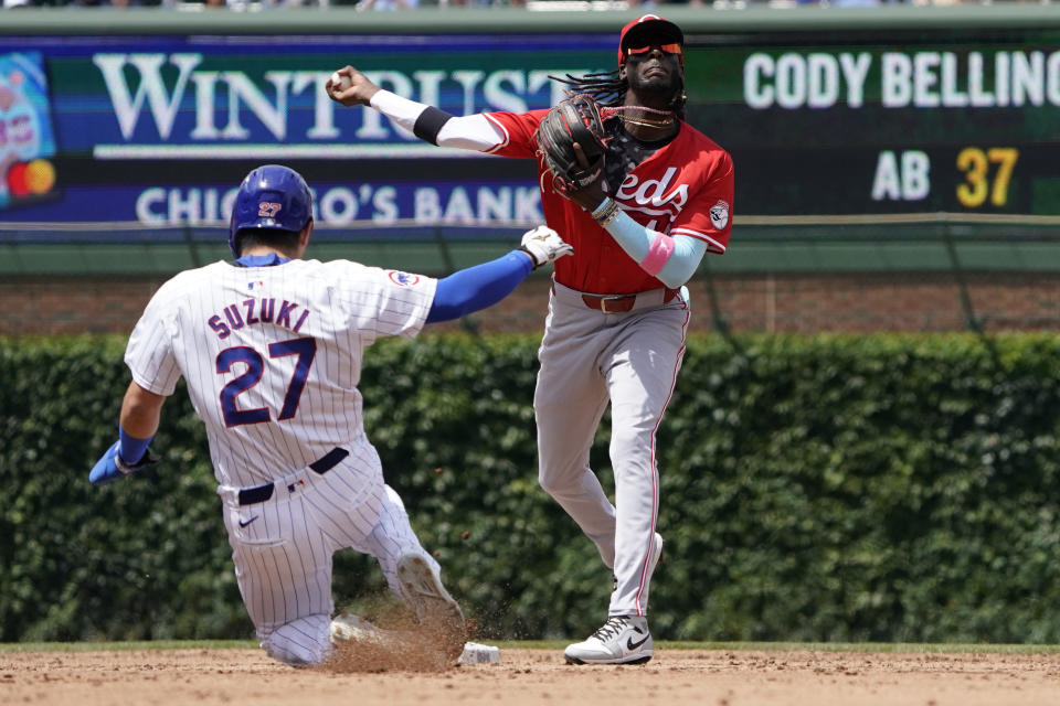 Cincinnati Reds shortstop Elly De La Cruz, right, forces out Chicago Cubs' Seiya Suzuki (27) at second base during the third inning of a baseball game Friday, May 31, 2024, in Chicago. (AP Photo/David Banks)