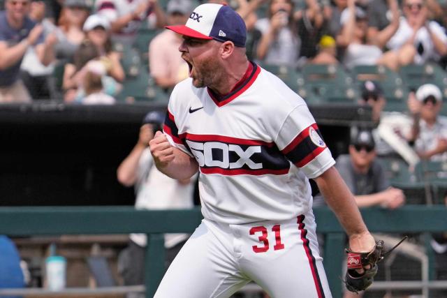 Hendriks makes emotional return to White Sox after battle with cancer