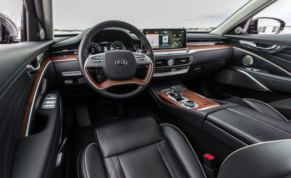 <p>The fake-wood material on the K900's steering wheel looks particularly chintzy.</p>