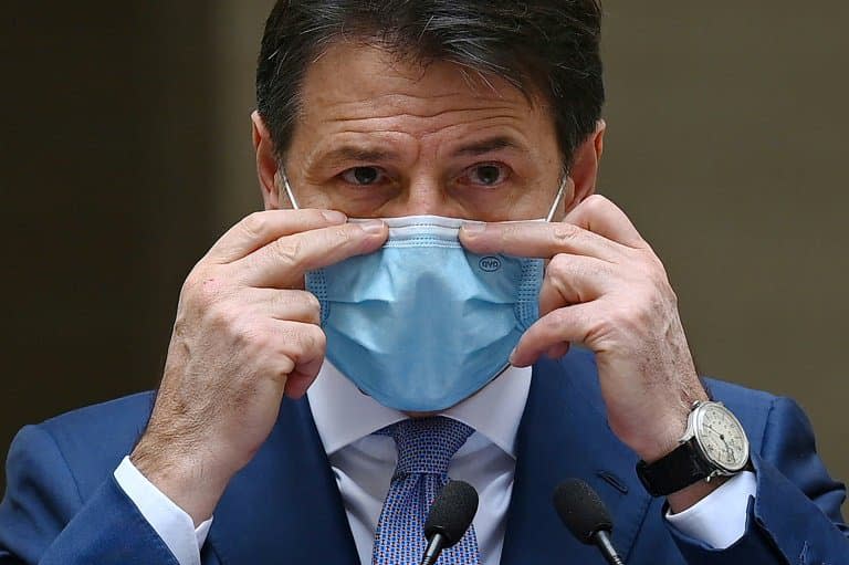 Le Premier ministre Giuseppe Conte annonçant de nouvelles restrictions au cours d'une conférence de presse le 25 octobre 2020 - Vincenzo PINTO © 2019 AFP