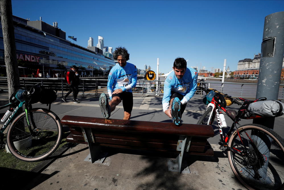 Qatar 2022: Cuatro argentinos recorrerán 10500 km en bicicleta para llegar  al Mundial