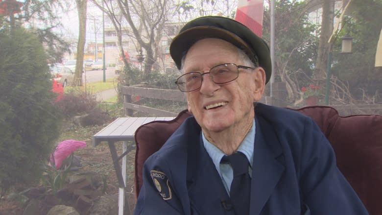 3 generations of Vancouver bus drivers toast great-grandfather's 100th in vintage bus